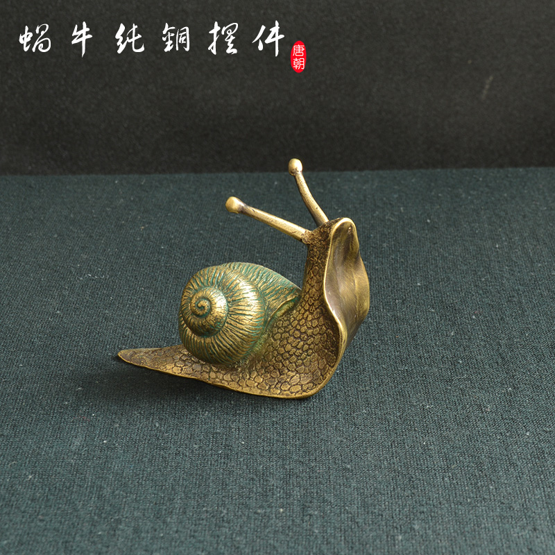 Brass tea pet ornament snail cow turn qiankun pure copper table ornament paperweight solid core foot repeat antique style bronze
