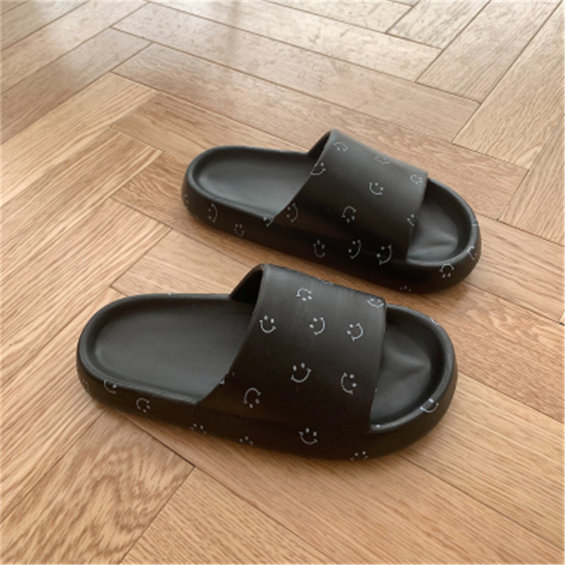 BlackFeeling of stepping on shit Thick bottom slipper female summer Wear out lovers ins tide personality fashion indoor take a shower non-slip Sandals male