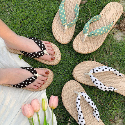 Flip-flops female summer ins wind girl heart vacation wear flat bottom clip feet seaside beach cute sandals and slippers