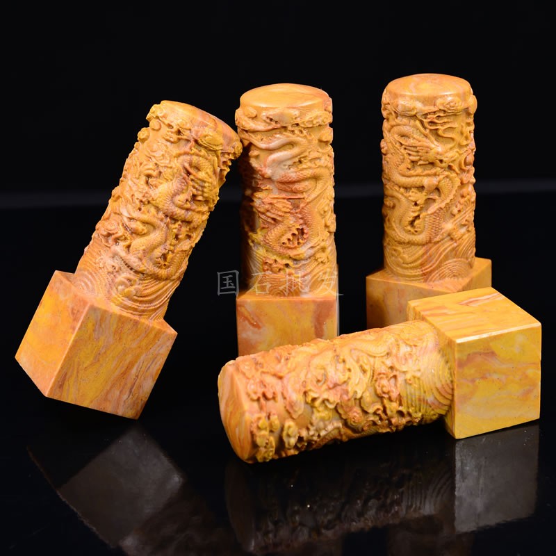 寿山石大印章，手工雕刻单龙戏珠。寓意吉祥，龙鳞栩栩如生，霸气