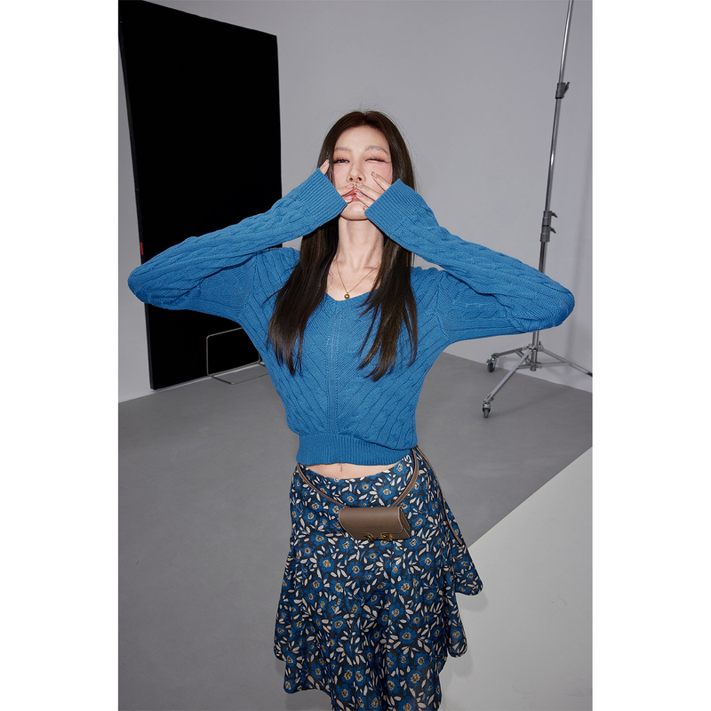 70 Is Not Seventy L*P Sweater Korean Style V-Neck Long-Sleeved Knitted Cable Knit Sweater Women's Slim Short Top 70 Is Not Seventy L*P Sweater Korean Style V-Neck Long-Sleeved Knitted Cable Knit Sweater Women's Slim Short Top
