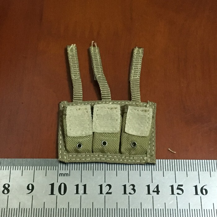 1/6 Scale Soldier Sh08 Sand Color Triple Ak/M4 Magazine Pouch Model 1/6 Scale Soldier Sh08 Sand Color Triple Ak/M4 Magazine Pouch Model