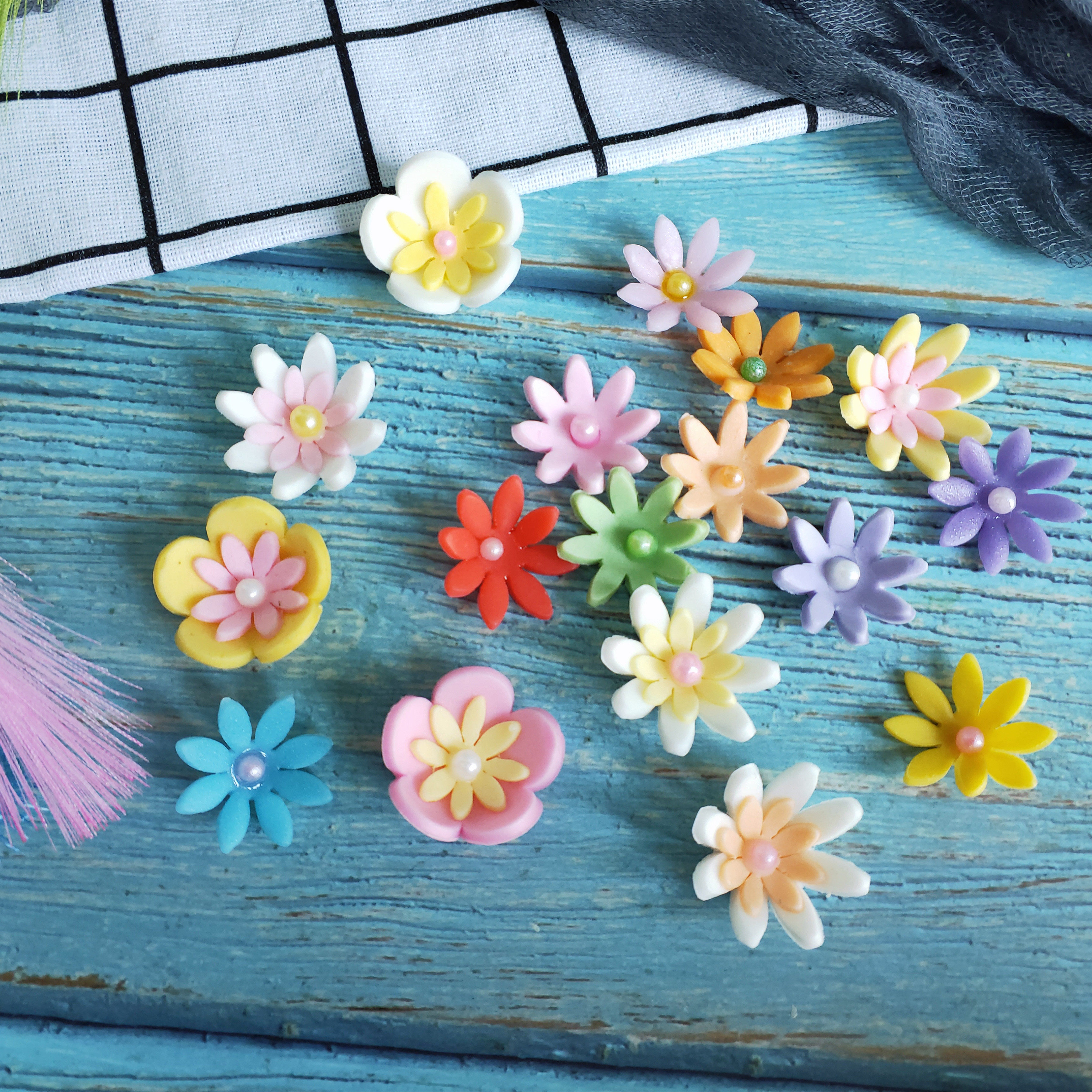 Chocolate small Zou chrysanthemum multicolor cake decoration floret cake decoration chocolate edible sugar floret ornaments