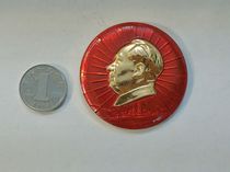 Antiques and cultural relics collection: Chairman Mao badge 4 2*4 2cm #0047
