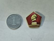 Antiques and cultural relics collection: Chairman Mao badge 2*2 1cm #0163