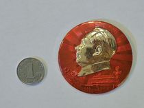 Antiques and cultural relics collection category: Chairman Mao badge 5 1*5 1cm #0070