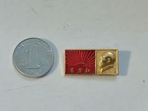 Antiques and cultural relics collection: Chairman Mao badge 1 2*2 4cm #0141