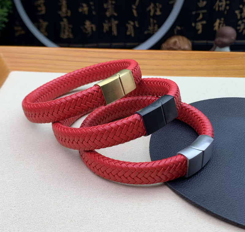 Year of the Horse Red Leather Cord Bracelet for Men, Wide Braided Bracelet, Gold Color, Trendy and Simple, Zodiac Year Gift, Red String