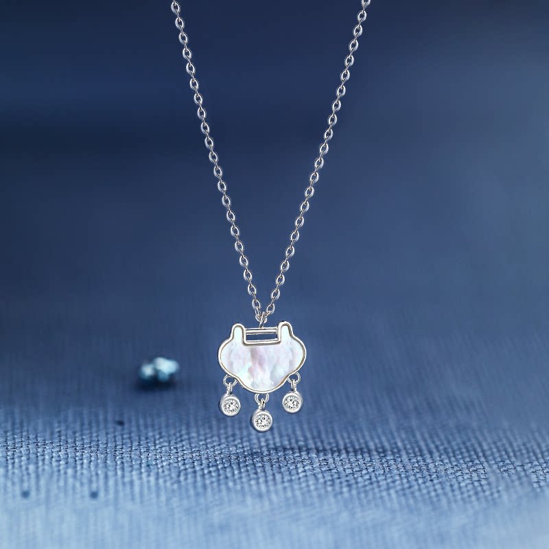 Long Life Lock Necklace Woman Pure Silver Ruyi Safety Lock Pendant 2020 The new light extravagant and small crowd design sense can be lettering