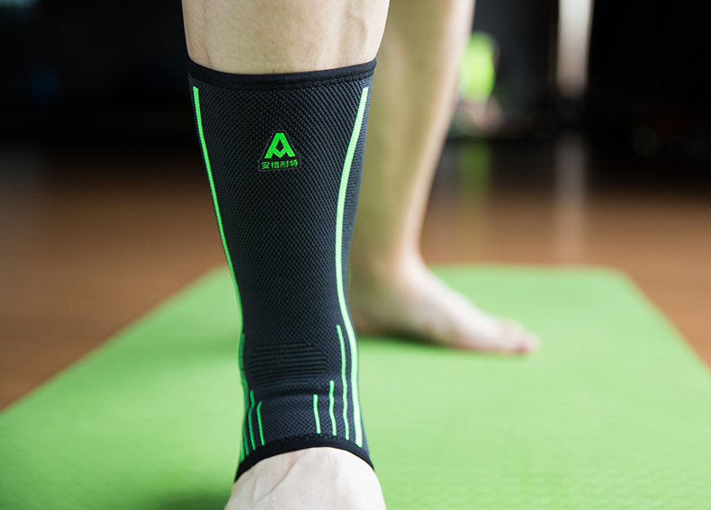 Anger Knight Đan Điều dưỡng thoáng khí Bare Fitness Chạy xe đạp Bóng rổ Chống quay thể thao Thiết bị bảo vệ F5114 - Dụng cụ thể thao găng tay thể thao