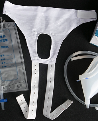 The extension of the strap for the urine collector fitting fixing pants