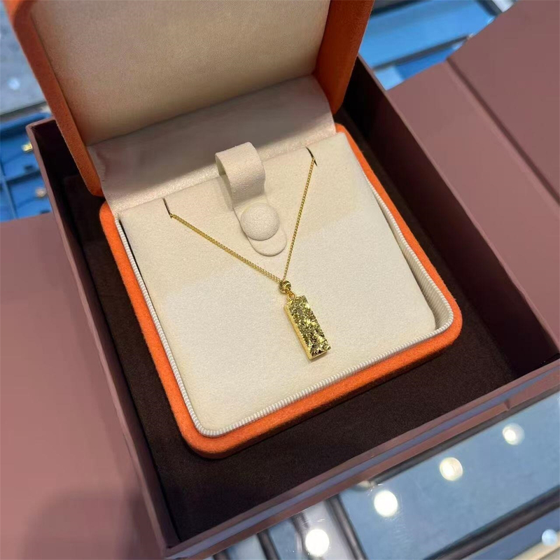 Four-Sided Fortune Pendant with Gold and Silver Crushed Ice Small Bar Pendant for Women, Non-Fading, Elegant and Unique Necklace, Suitable as a Gift