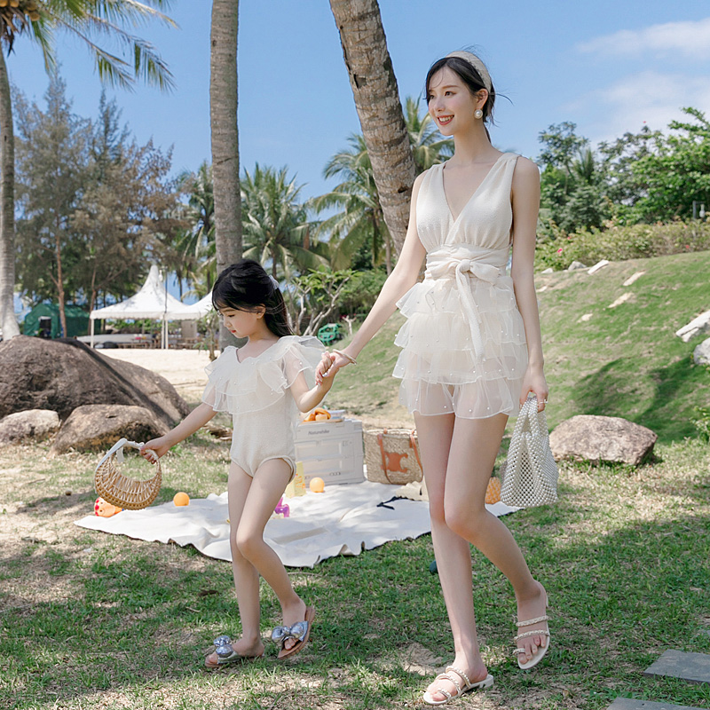 The new one-size-fitshea parent-child swimsuit mother-daughter girl girl girl beauty back looks thin cover swimsuit beach swimsuit