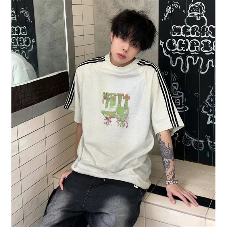 抖音得物品质二开240克宽松纯棉美式潮牌印花三条杠中性风短袖T恤图片