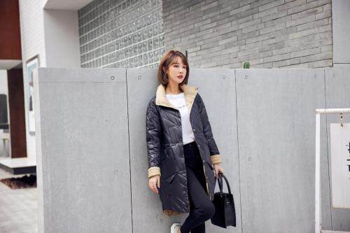 韩潮羽绒服，女装羽绒服，丽妮米雪
