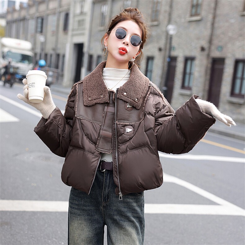 潮羽绒服女款2025新款冬季白鸭绒蛋白皮拼接仿羊羔毛绒领小香风外套,女装羽绒服,意芙
