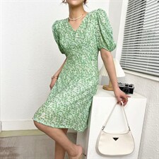 现货夏季新款小碎花连衣裙，女装连衣裙，序儿