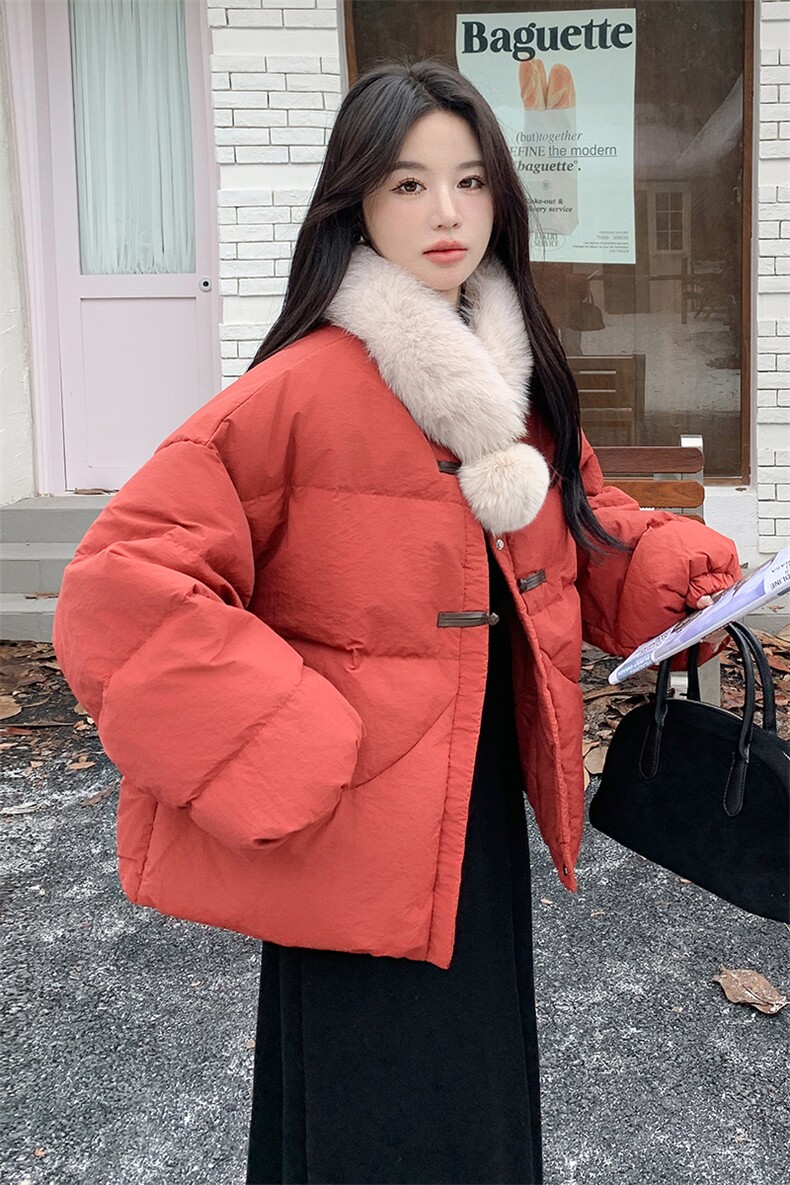 现货甜美盘扣配狐狸毛围脖羽绒服2C236-T008-P260-K358,女装羽绒服,2C236