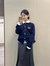 纯色2024年秋季圆领单排扣时尚羊毛衫，女装羊毛衫，德聚羊绒