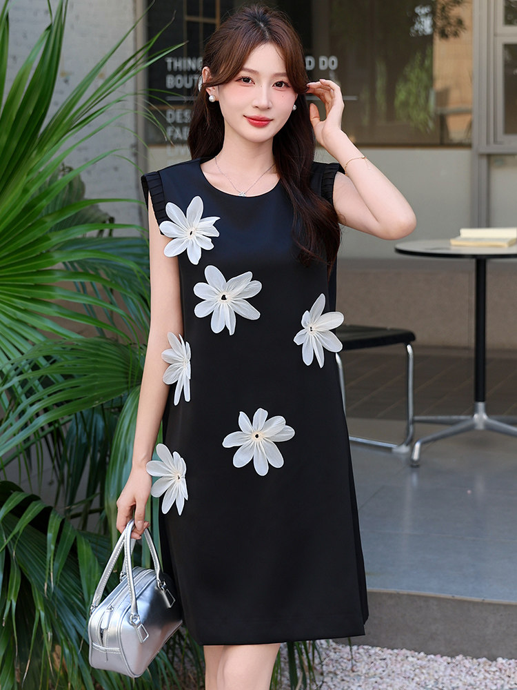 黑色立体花朵无袖连衣裙新款女夏设计感休闲小个子小香风背心裙,女装连衣裙,心心服饰