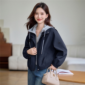 现货纯色连帽拼接外套女图片