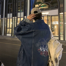 深蓝色