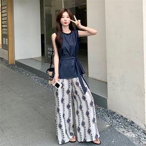 休闲牛仔背心碎花阔腿裤套装女夏2025新款又酷又飒穿搭两件套爆款图片