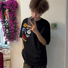 黑色