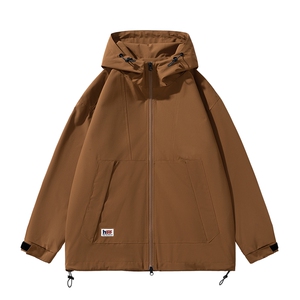 美式户外冲锋衣男外套纯色上衣服山系连帽简约工装户外冲锋衣夹克图片