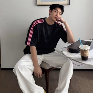 抖音得物品质二开240克宽松纯棉美式潮牌印花三条杠中性风短袖T恤图片