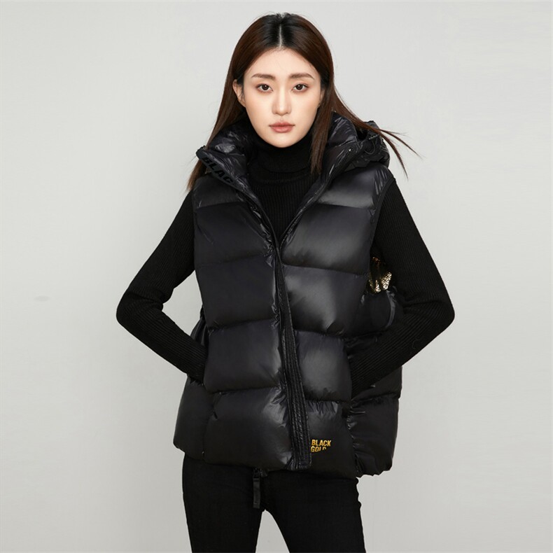 时尚保暖黑金羽绒服马甲外套男女同款连帽立领设计轻薄显瘦冬季必备单品,女装羽绒服,曼琳思菲