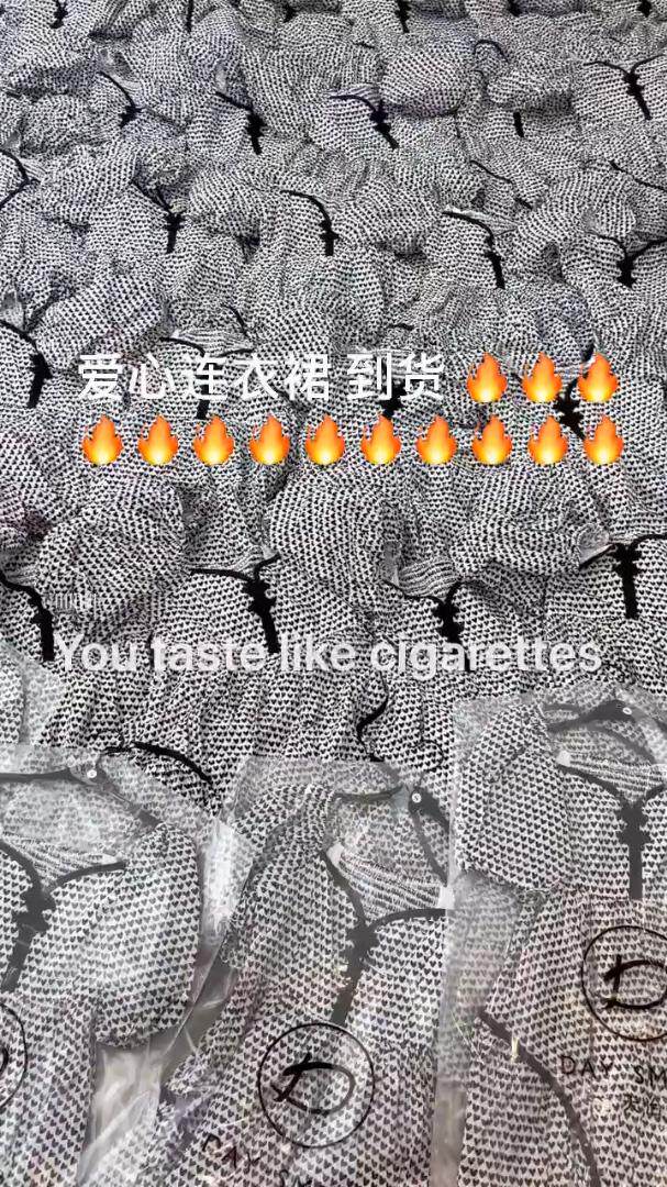 重工盘扣连衣裙，女装连衣裙，欧妮卡蒂蔓