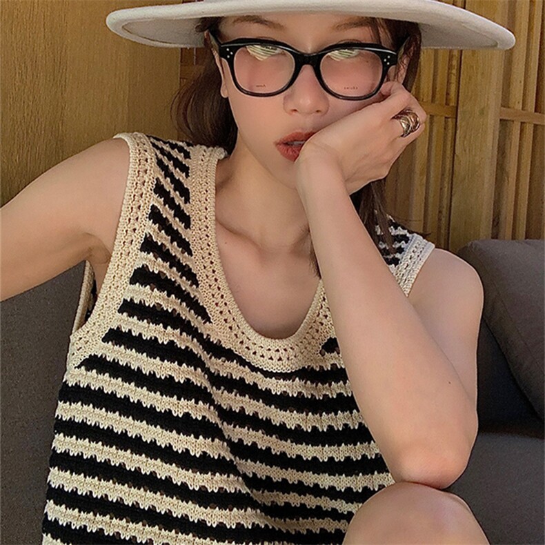 时尚女士纯棉条纹镂空背心舒适透气显瘦设计适合夏季穿搭,女装马甲,洁纯羊绒