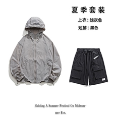 灰衣黑裤