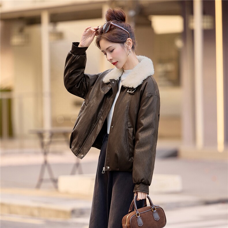2025年冬季时尚优雅保暖毛领PU羽绒服,女装羽绒服,依恋蒂丝