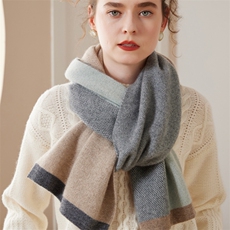 浅绿色