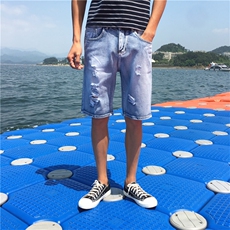 浅蓝色