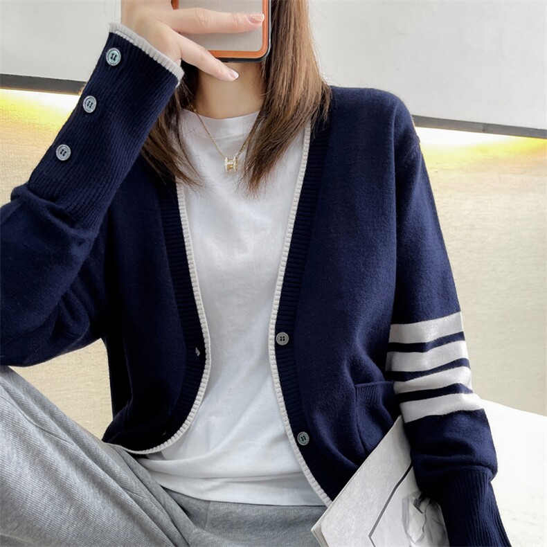 TB开衫外套女春秋韩版条纹拼色V领薄款宽松针织衫学院风白色上衣,针织衫/毛衣,雪真羊绒