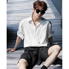 WE1661-P40设计感白色v领短袖衬衫男夏季轻熟风垂感冰丝翻领，男装T恤，电商B323A