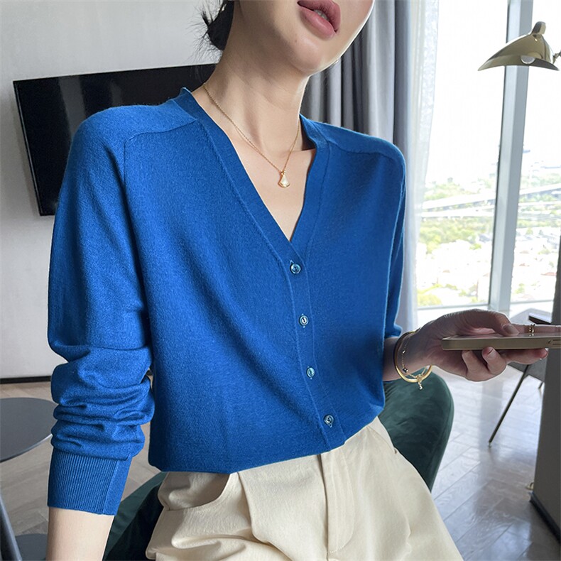 2025春夏新款圆领系扣纯羊毛针织开衫女减龄休闲百搭纯色轻薄外套,女装蕾丝衫/雪纺衫,玖雪绒羊绒