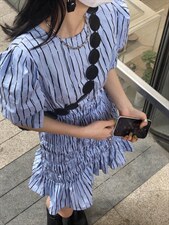 竖条纹褶皱半裙胯大腿粗的福音遮肉时尚辣妹风，女装半身裙，Alissa Lin