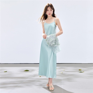夏季新款现货！2026小清新重工盘花珍珠亮片马甲+珍珠缎面长裙女图片