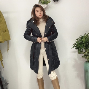 轻薄款羽绒服图片