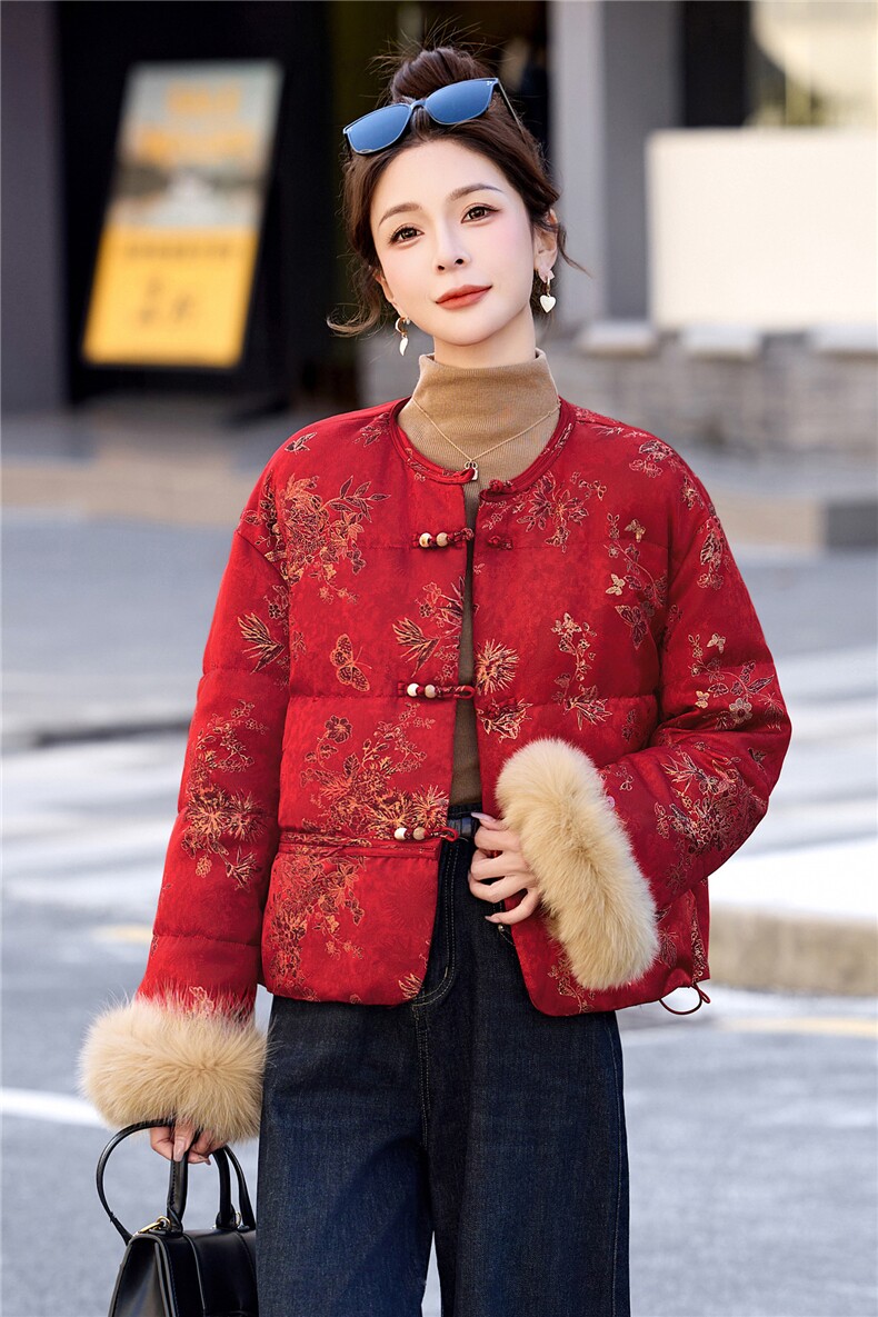 现货。现货。2025年冬季短款真狐狸毛羽绒服,女装羽绒服,艾仟回(原伊仟回)