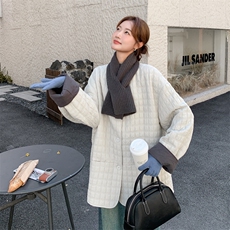 小香风菱格配围巾米白色羽绒服女秋冬2025新款轻薄白鸭绒保暖外套，女装羽绒服，2C050