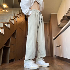 灰绿色