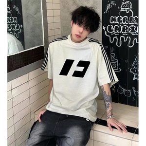 抖音得物品质二开240克宽松纯棉美式潮牌印花三条杠中性风短袖T恤图片