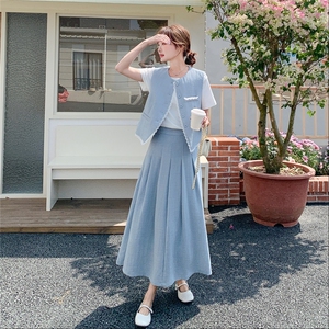 温柔系穿搭蓝色马甲套装女夏新款高级感显瘦休闲t恤半身裙三件套图片