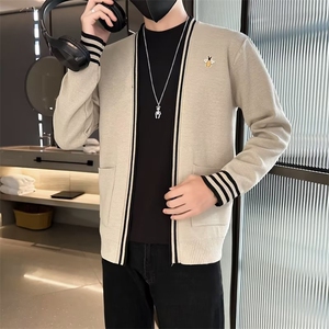 秋季新款针织开衫男小蜜蜂绣花男式外套夹克韩版修身毛衣 M802图片