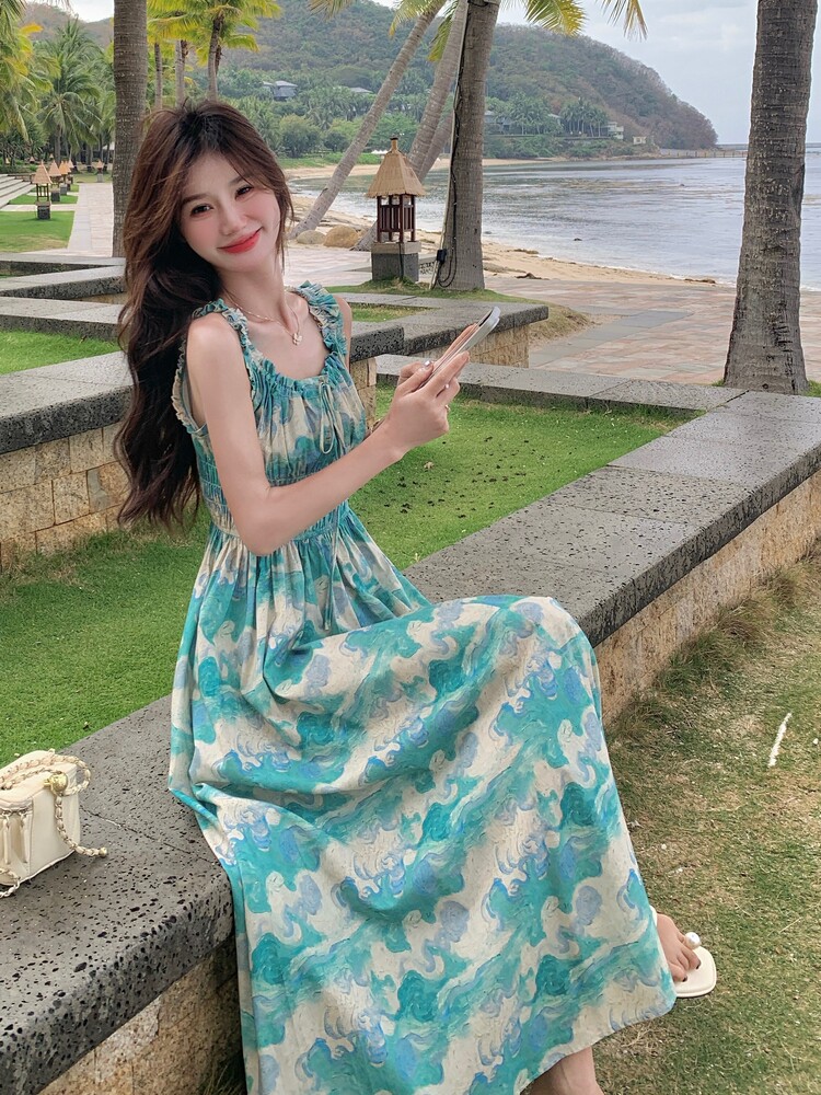 法式度假风打揽吊带连衣裙女2025夏季新款漂亮独特小众绿色碎花裙,女装连衣裙,韩蜜菓